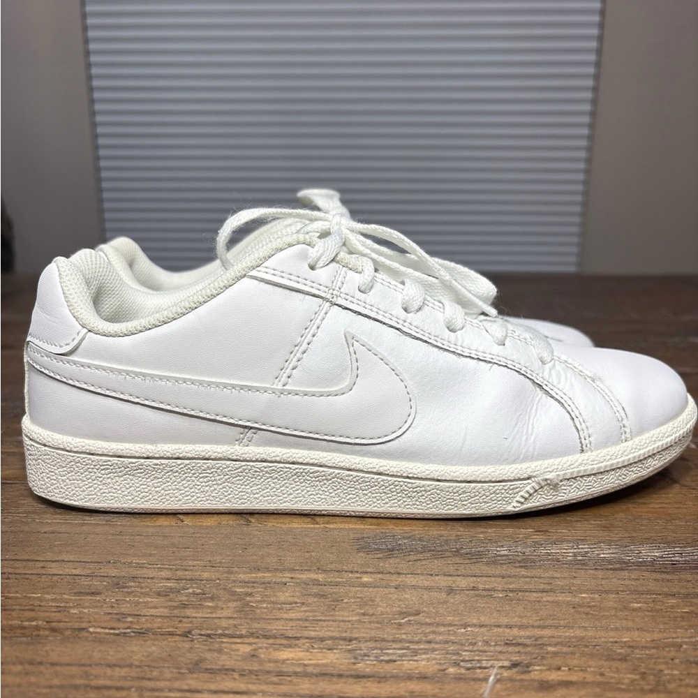 Nike Court Royale